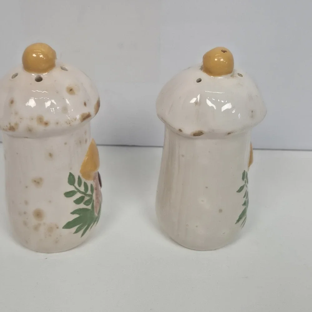 Vintage Mushroom Salt And Pepper Shakers  1974 4.5